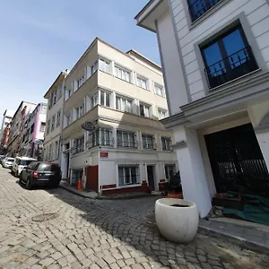 rezervați aici